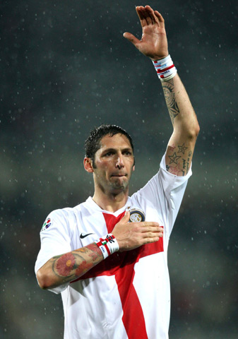 意甲半场：拉比奥世界波，托莫里送点，都灵2-1米兰（半场战报：拉比奥轰世界波，托莫里送点，都灵暂2-1领先米兰）