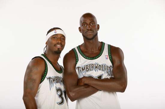 路易斯-迪亚斯本赛季19场12球6助攻，每84分钟造一球（路易斯-迪亚斯赛季至今19战12球6助，平均每84分钟参与一次进球）