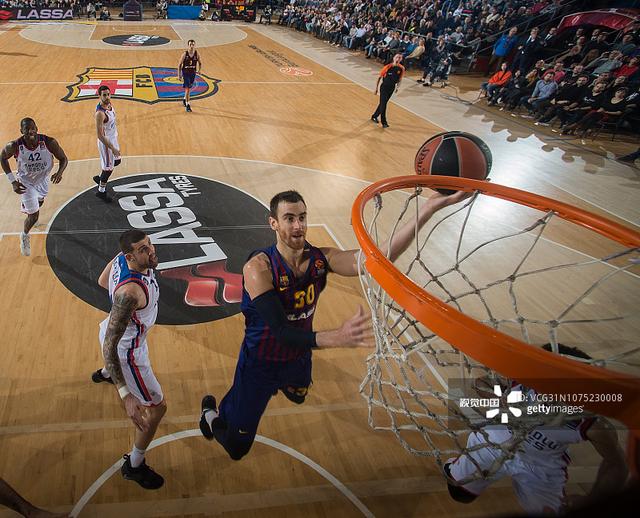 镜报：维拉主帅埃梅里有意雅克松，切尔西标价8000万镑（镜报：维拉主帅埃梅里有意引进雅克松，切尔西要价8000万英镑）