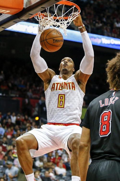 记者：莱万有一种几乎疯狂的求胜欲，他与哈维成了更衣室对手（记者：莱万胜欲近乎疯狂，与哈维在更衣室已成对立面）