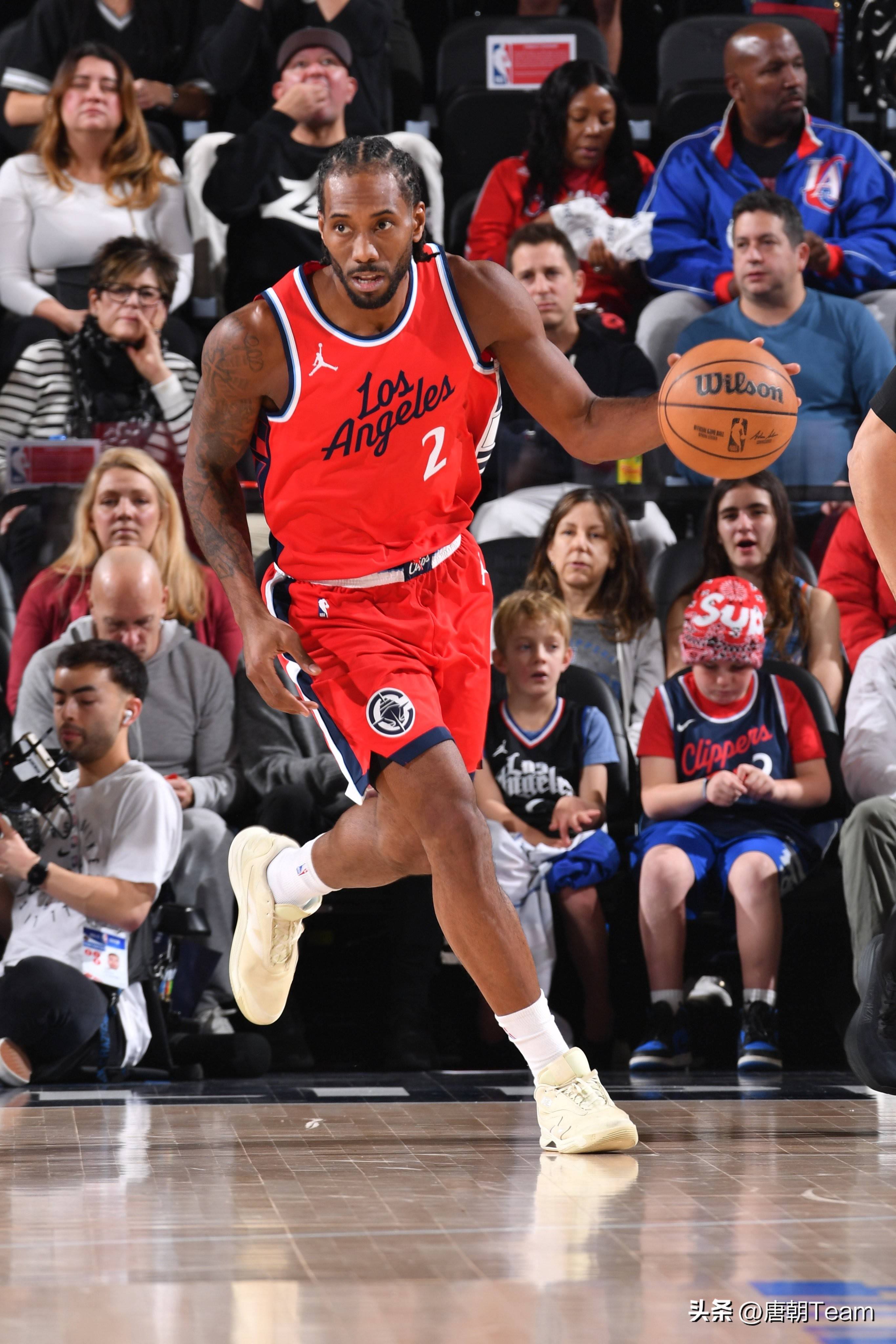 中规中矩！徐杰半场5中3拿到8分3助3断 正负值+4（发挥稳健！徐杰半场5投3中拿下8分3助攻3抢断，正负值+4）