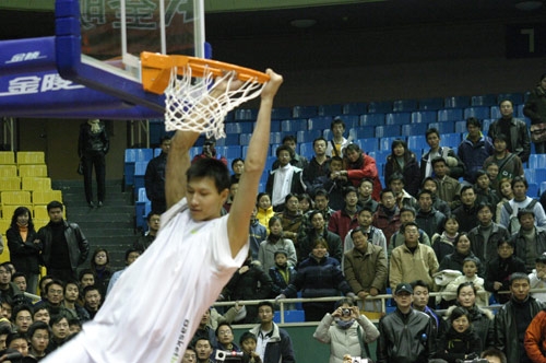 13战8胜，皇马是在新圣马梅斯西甲比赛取胜场次最多的球队（13战8胜！皇马成新圣马梅斯西甲胜场最多球队）